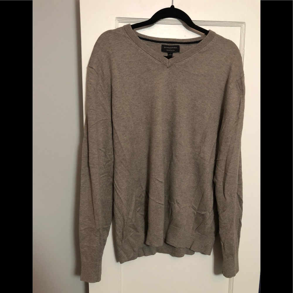 Light brown banana Republic v neck